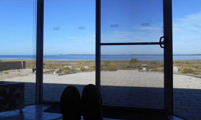 Melville House | Hope Place ~ Panoramic View! Absolute Beachfront *OFF PEAK SPECIALS*