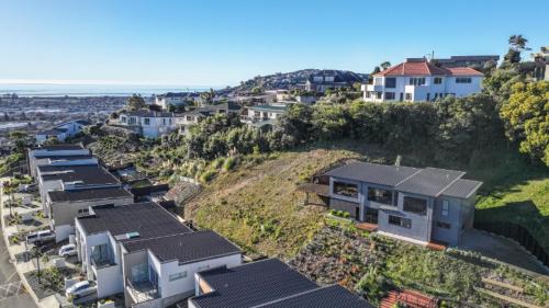Nelson House | Horizon View Retreat - Nelson Holiday Home
