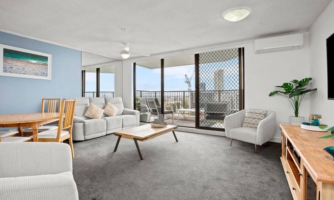 Burleigh Heads Apartment | Horizons in Burleigh - Views, Central & Car Park