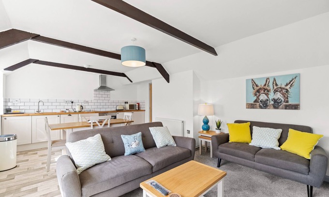 Helston Cottage | Horseshoe Cottage @ Arrowan Common Farm