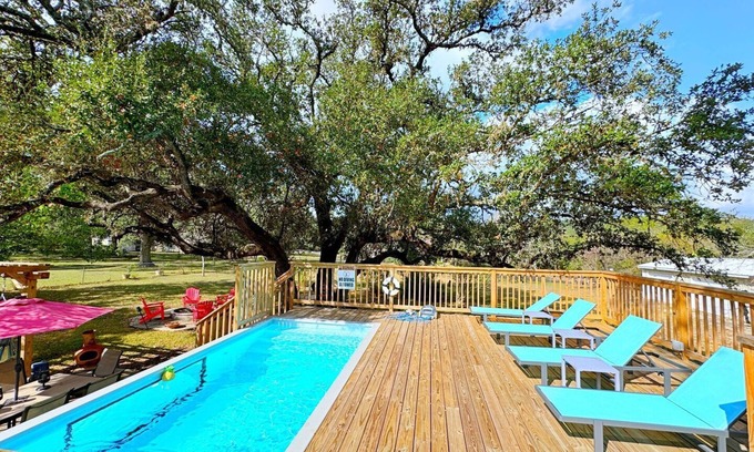 Canyon Lake House | Horseshoe Hideaway – 3/2.5 with pool, fire pit, game room!