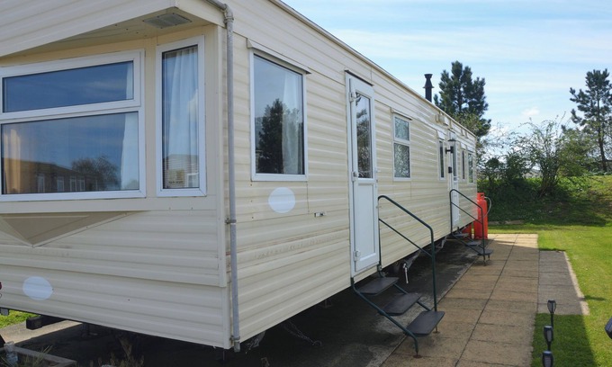Mablethorpe House | Horseshoe Lake Holidays - Static Caravan, Family Friendly, on-site entertainment