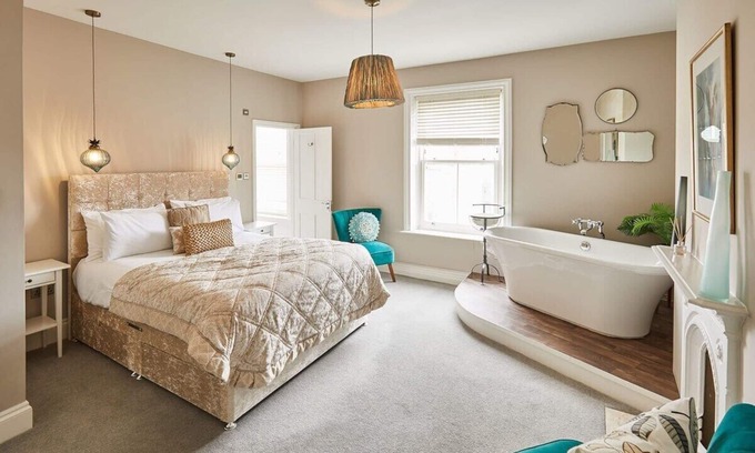 West Cliff House | Host & Stay | One Mulgrave Place