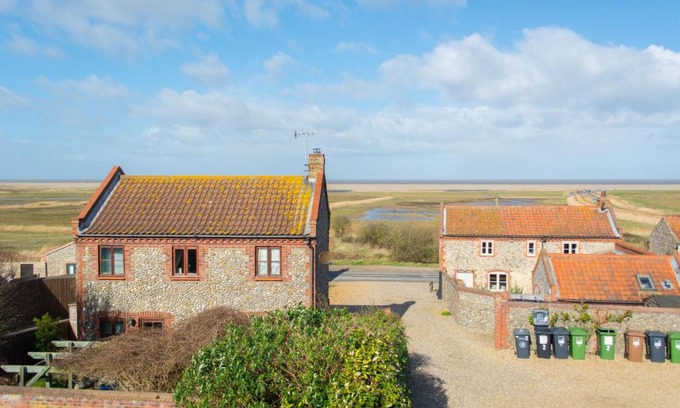 Salthouse House | Host & Stay - Tystie Cottage
