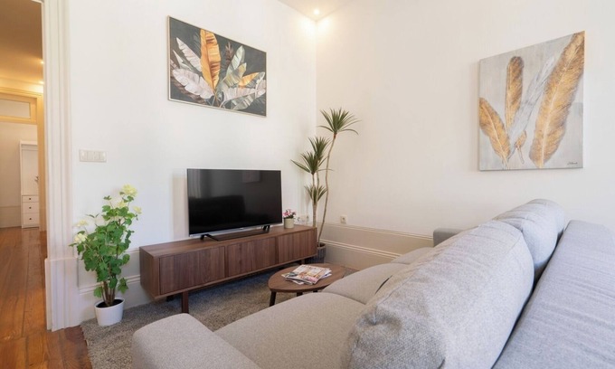 Cedofeita Apartment | Host Wise - Modern Comfy Flat