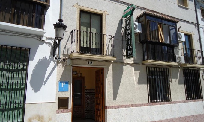 Baena House | Hostal Los Claveles