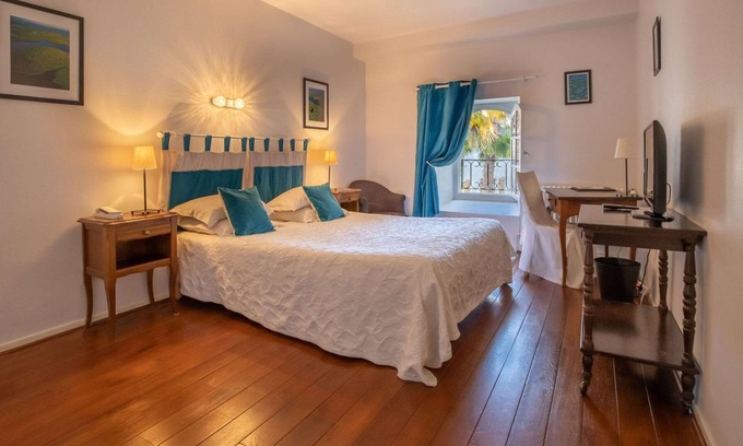 Villeneuve-de-Riviere Hotel | Hostellerie des Cèdres