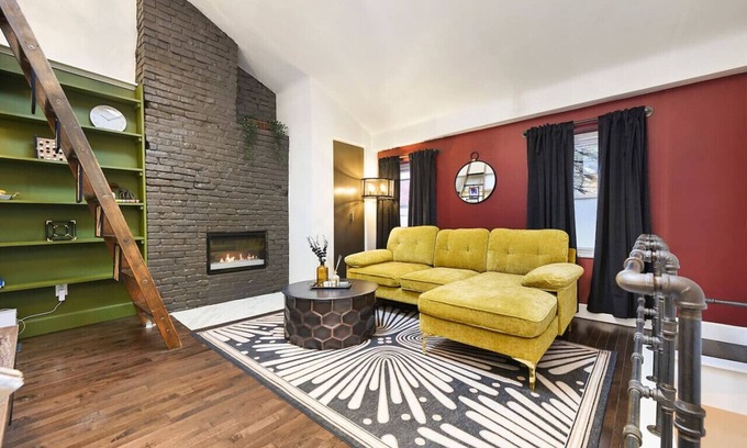 Central Northside House | ★ HostWise Stays ★ King Bed Carriage House in Mexican War Streets