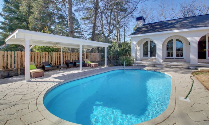 Hot Springs House | Hot Springs Home with Pool - 1/2 Mile to Oaklawn!