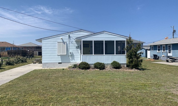 Colington Cottage | Hot tub, 2 min. Walk to Beach! Flex Stays! Cozy 3 bed 1 full bath 2 half baths