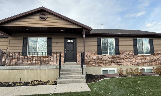 Smithfield House | Hot Tub, 6 bedrooms, sleeps 16, Theater and game room