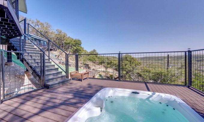 Canyon Lake Cabin | Hot Tub, Boat Ramp: Cabin Close to Canyon Lake