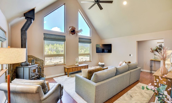 Alma Cabin | Hot Tub & Deck: Cabin Near Dtwn Alma & Breck