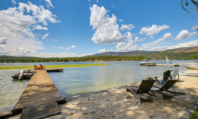 Tumtum House | Hot Tub, Deck & Mtn Views: Nine Mile Falls Duplex