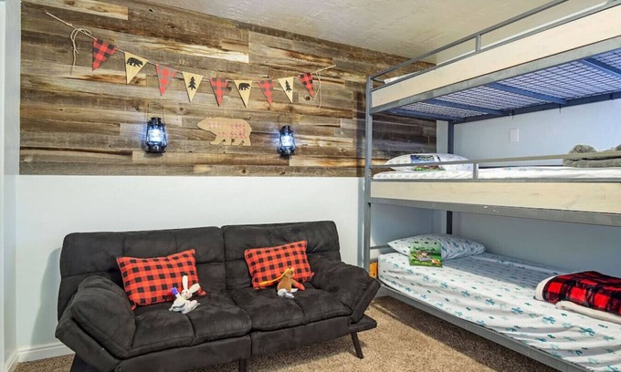 Sandy Apartment | Hot Tub|Family Centered | Close to Ski Resorts