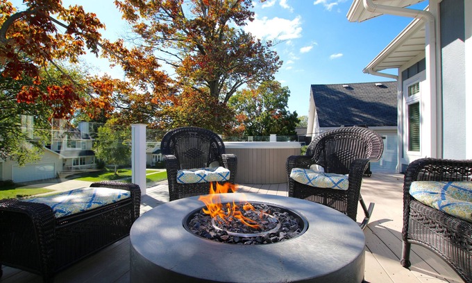 South Haven House | Hot Tub, Fire Pit, Close to Kids Corner Park & South Beach
