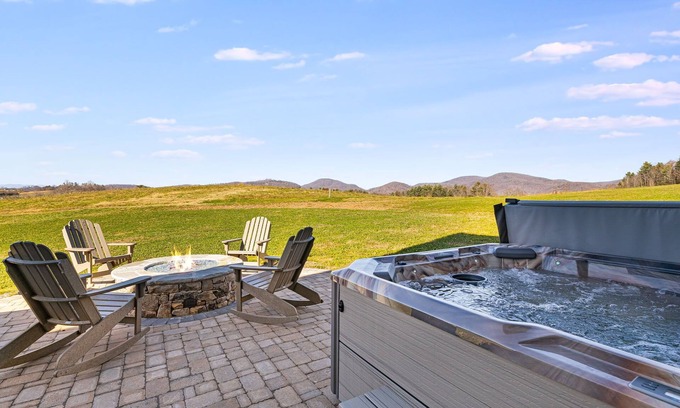 Hendersonville House | Hot Tub, Fire Pit & Mountain Views | Near Hendersonville + Biltmore Pass