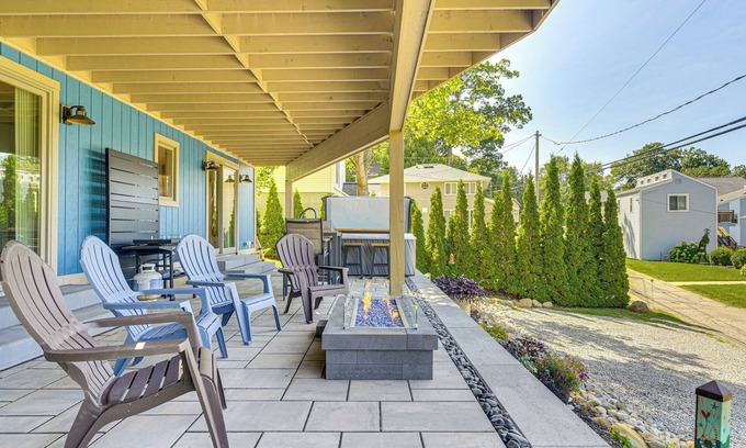 Clarklake Apartment | Hot Tub + Fireplace: Waterfront Clark Lake Apt