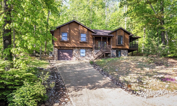 McGaheysville House | Hot Tub, Game Room & Mountain Views