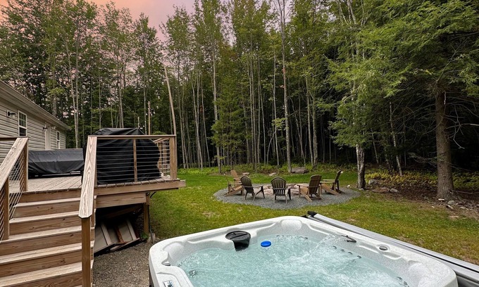East Jewett House | Hot Tub Game Room Fire Pit – Cozy Catskills Cabin Near Hunter & Windham