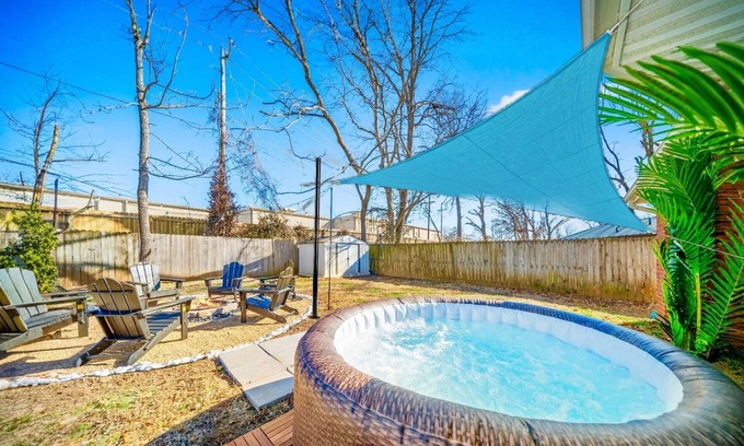 Bentonville Villa | Hot Tub/Gameroom/Firepit/Coler MTB - Downtown