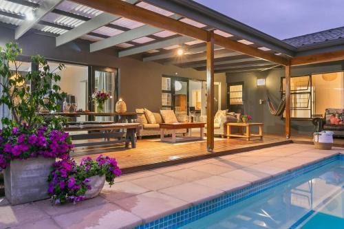 Plettenberg Bay House | Hot Tub Haven - Back up electricity Plett