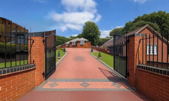 Cradley House | Hot Tub Haven, Malvern Hills Views - 5 Mins to Black Country Living Museum & Zoo