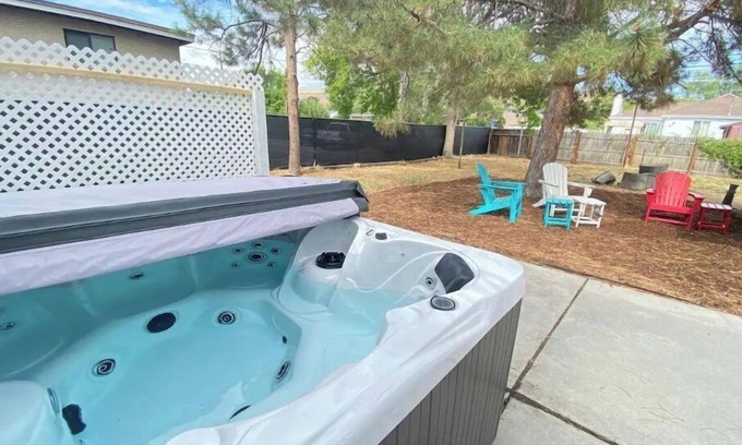 Rose Park House | Hot Tub Haven SLC 4bd/2ba house 10min airport! 30-Day Minimum