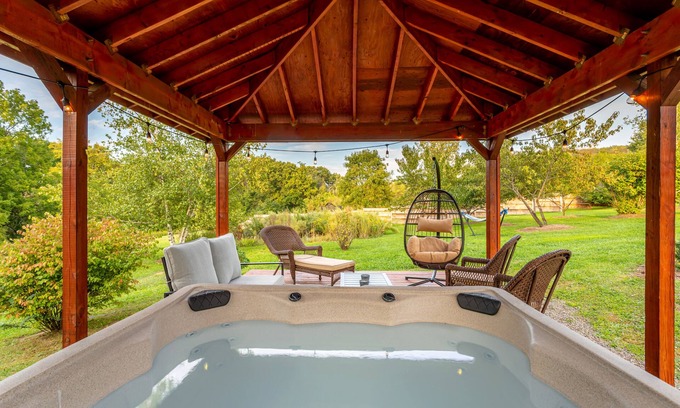 Kerhonkson Cabin | Hot Tub Open | Fireplace | Fire Pit | Game Room