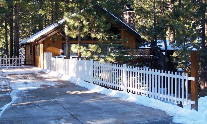 Pioneer Trail House | Hot Tub - Pool Table - Spacious Family Friendly Cabin