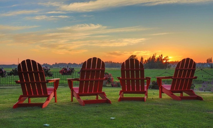 Lynden House | Hot Tub | Quiet | Private Retreat on a Wagyu Farm