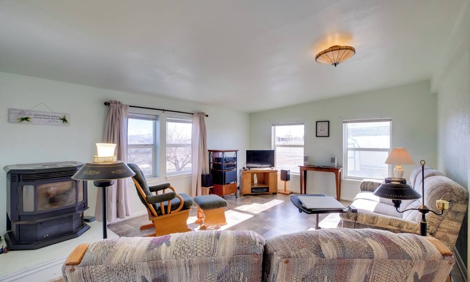 Montrose House | Hot Tub & Screened Porch: Getaway in Montrose!