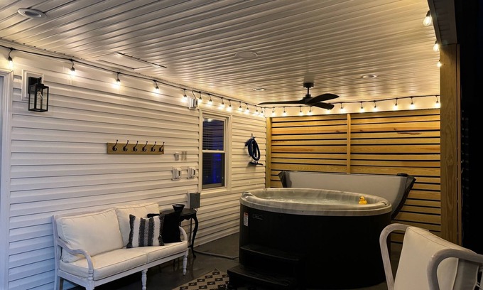 Afton Cottage | HOT TUB! Soak into the Heart of Nelson County/Hosted by Heather