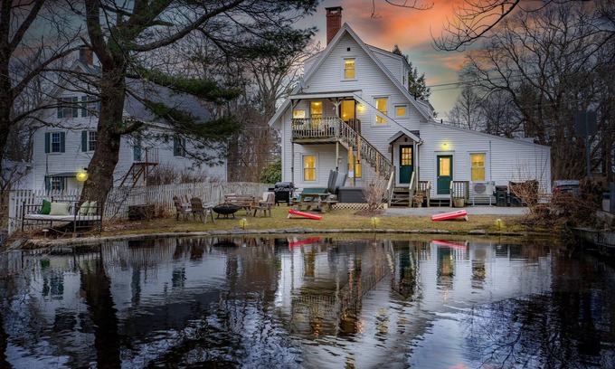 Somesville House | Hot Tub~Theater~Game Room~Historic Home~5 min to Acadia Park~Dogs welcome