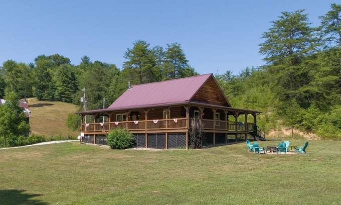 Hazel Green Cabin | Hot Tub, WiFi, Firepit, Pay Lake - HazelBrook Haven - Red River Gorge, Kentucky!