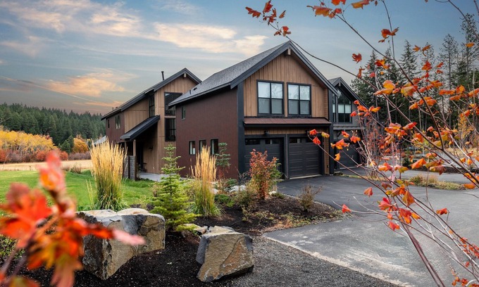 Ronald Other | Hot Tub with Views of Nelson Preserve, Apartment Above Garage