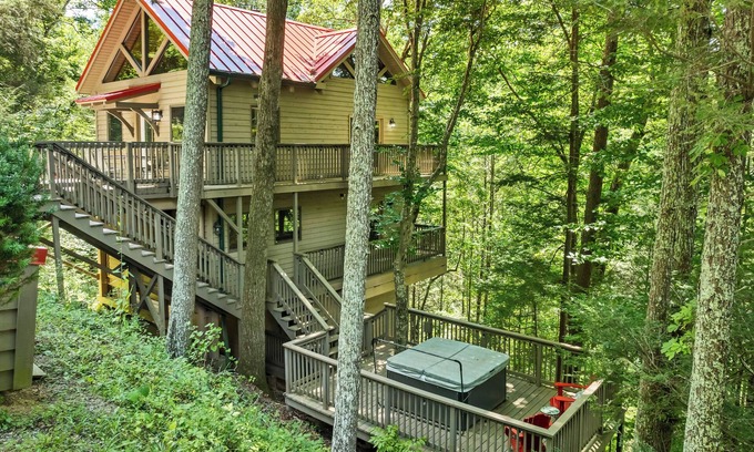 Townsend Cabin | Hot Tub☎Whirlpool☎Sleeps 9☎Seasonal Pool☎Spacious - Tree House