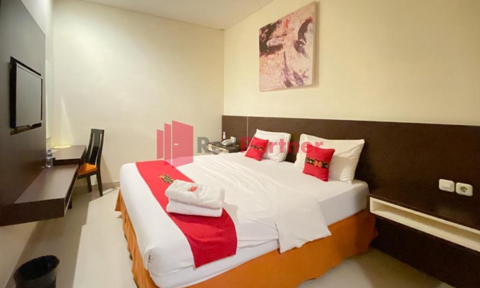 Panakkukang Hotel | Hotel Alpha Makassar RedPartner