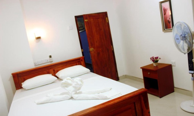 Debarawewa Hotel | Hotel Camorich