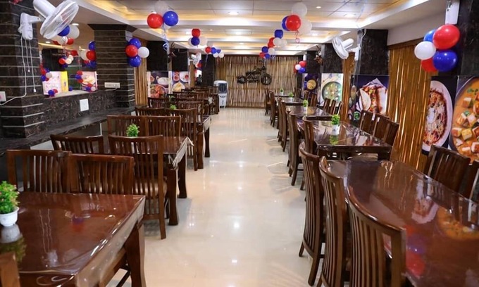 Halvad House | HOTEL CENTER POINT GUEST HOUSE