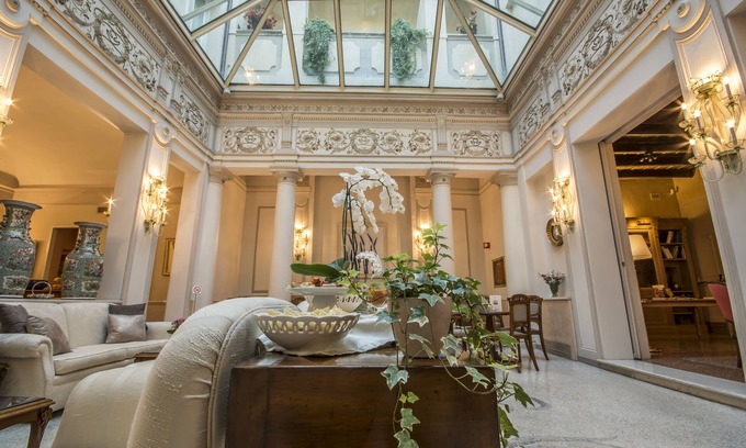 Historic Center Hotel | Hotel Corona d'Oro