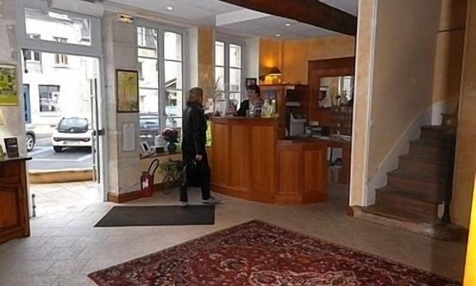 Clamecy Hotel | Hotel de La Poste
