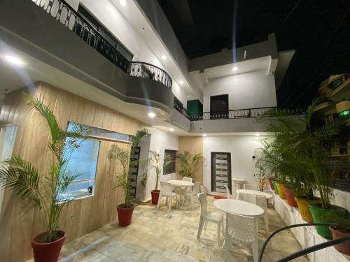 Mount Abu Hotel | Hotel Dharmaji Paradise