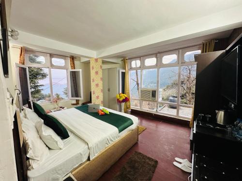 Banikhet Hotel | Hotel Eagle Nest Central Heated