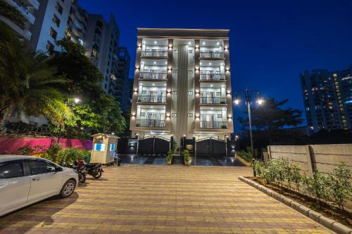 DLF Phase 5 House | Hotel Exotica Avenue - Business-Friendly Stay, Golf Course Road, Cyberhub, One Horizon Center & Metro