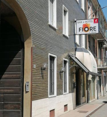 Podenzano Hotel | HOTEL FIORE & Fiocchi