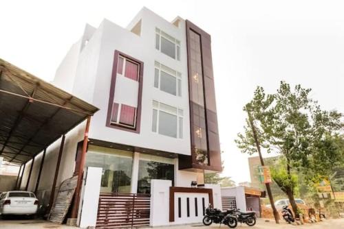 Gomti Nagar Hotel | Hotel Gayatri Palace