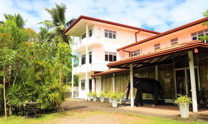 Dodangoda Hotel | Hotel Grand Mountain Kalutara
