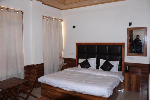 Theog Hotel | Hotel Hillview Crest