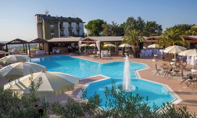 Ostra Hotel | Hotel La Cantinella